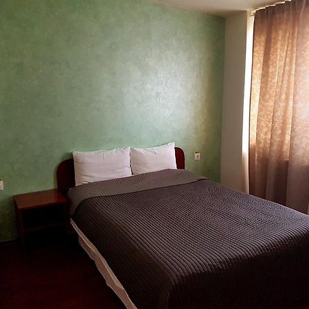 Hotel Mic Bukares Bagian luar foto