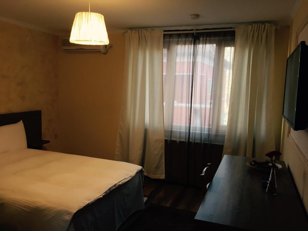 Hotel Mic Bukares Ruang foto
