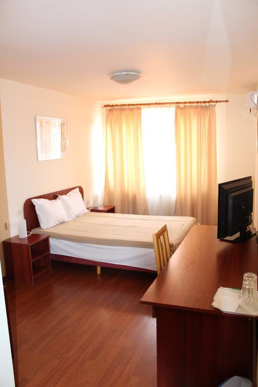 Hotel Mic Bukares Bagian luar foto