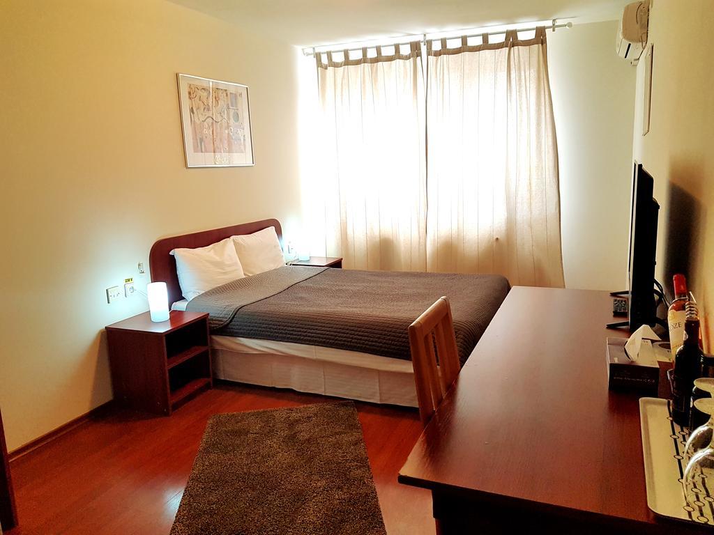 Hotel Mic Bukares Bagian luar foto