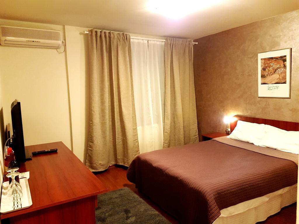 Hotel Mic Bukares Bagian luar foto