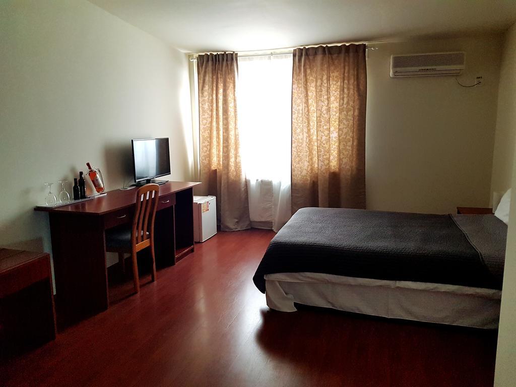 Hotel Mic Bukares Bagian luar foto