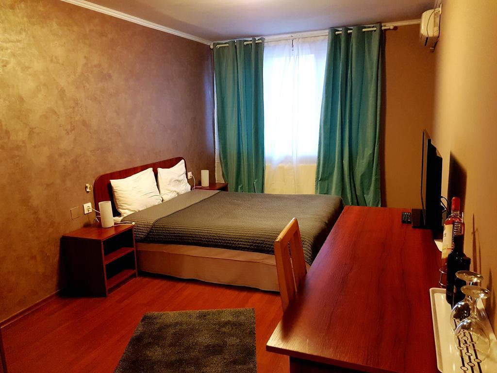 Hotel Mic Bukares Bagian luar foto
