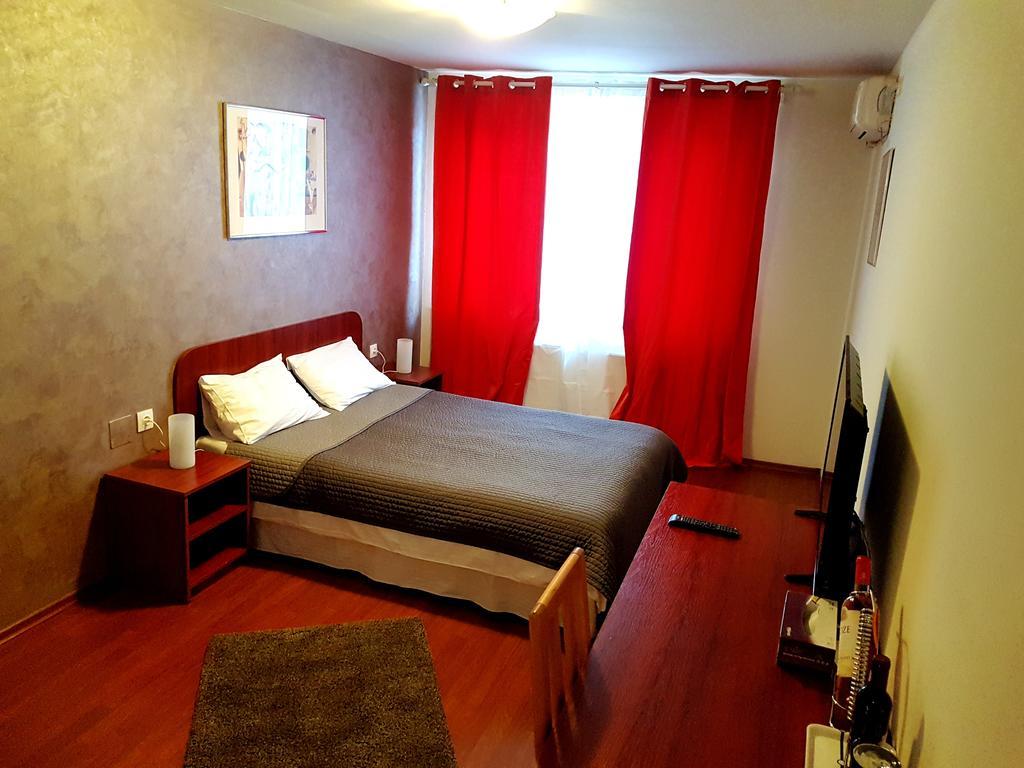 Hotel Mic Bukares Bagian luar foto