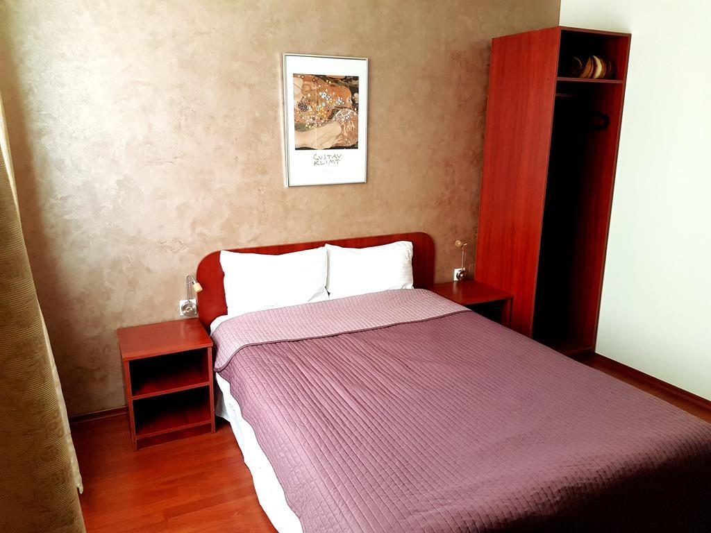 Hotel Mic Bukares Bagian luar foto