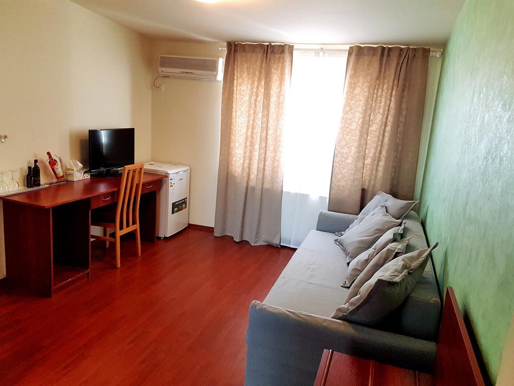 Hotel Mic Bukares Bagian luar foto