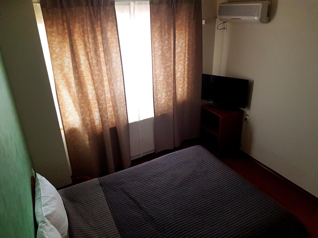 Hotel Mic Bukares Bagian luar foto