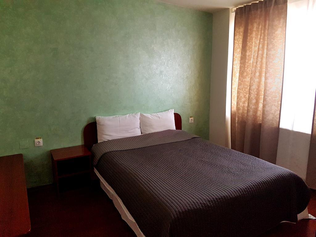 Hotel Mic Bukares Bagian luar foto