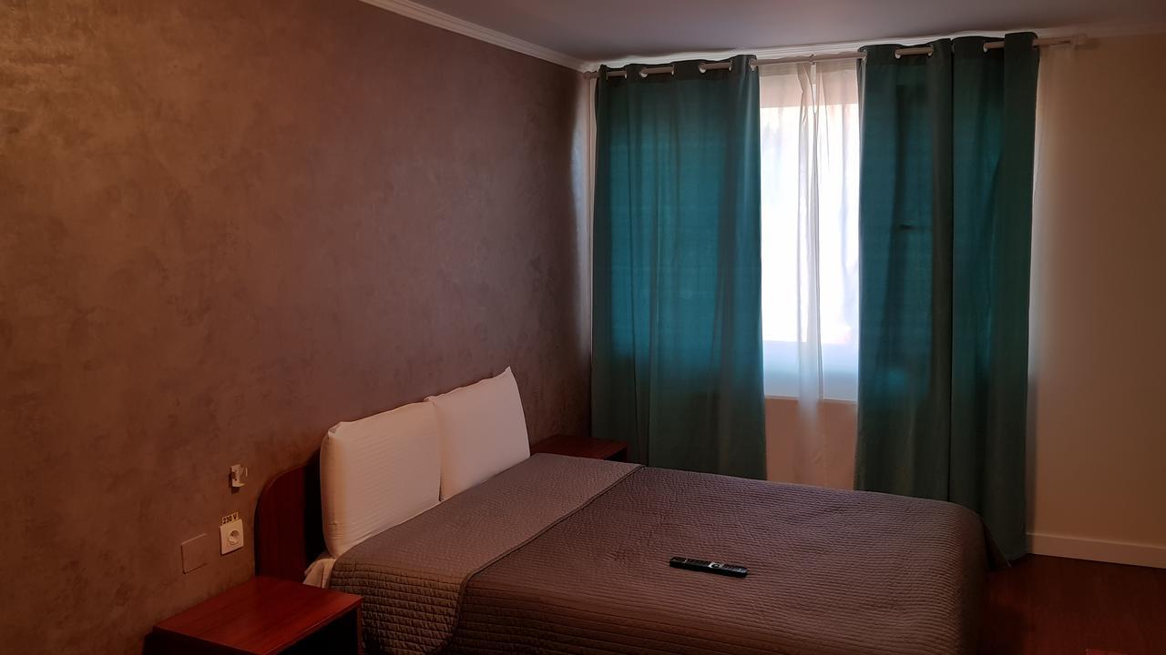Hotel Mic Bukares Bagian luar foto