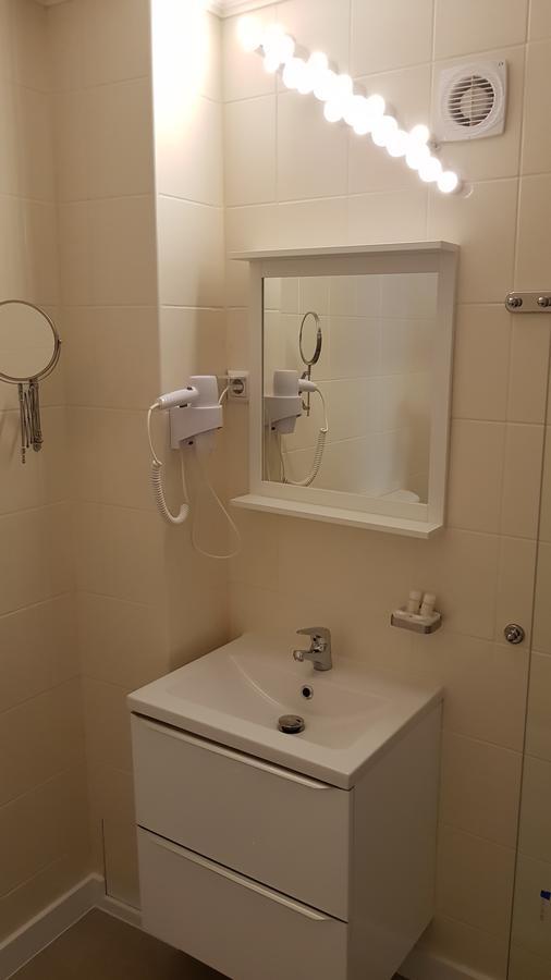 Hotel Mic Bukares Bagian luar foto
